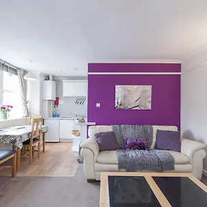 Apartment Writers View, Royal Mile 